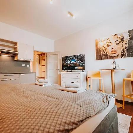 Design Studio, 400m From The Square Apartamento *