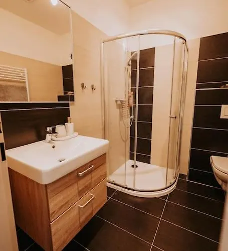 Design Studio, 400m From The Square